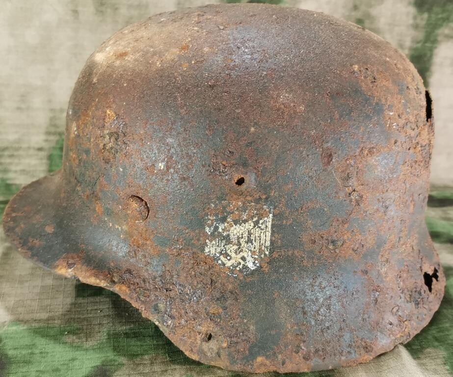 Wehrmacht helmet M40 / from Stalingrad
