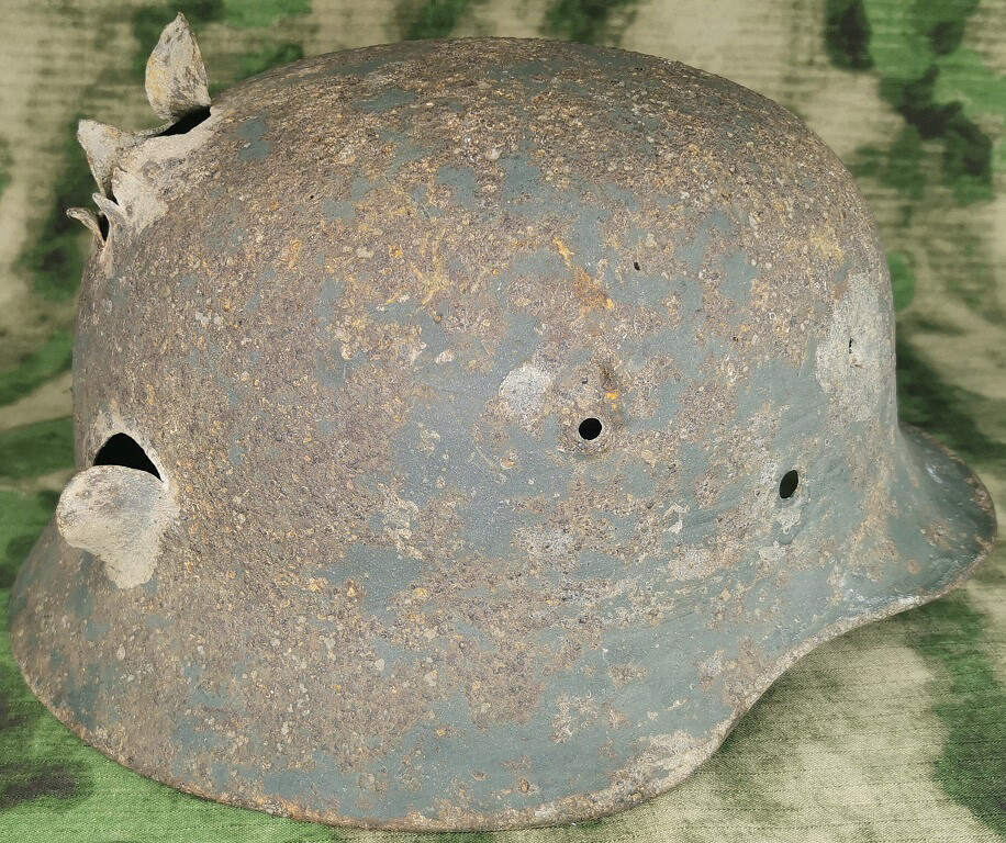 Wehrmacht helmet M40 / from Stalingrad
