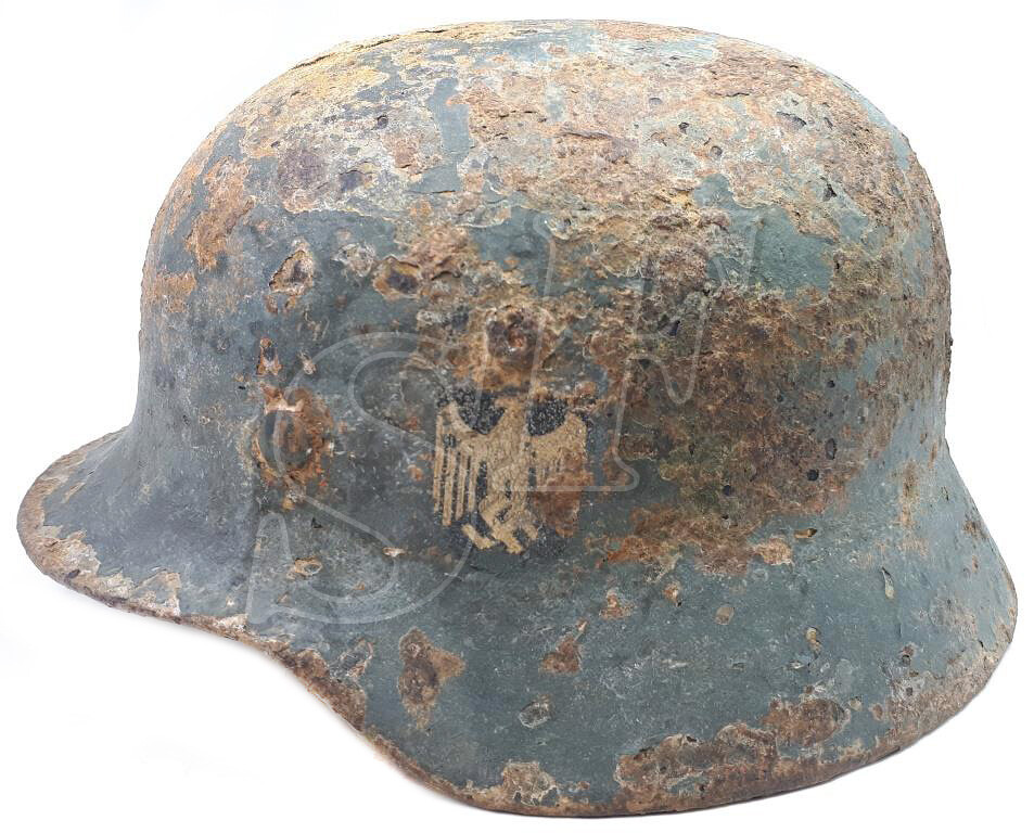 Wehrmacht helmet M35 / from Stalingrad