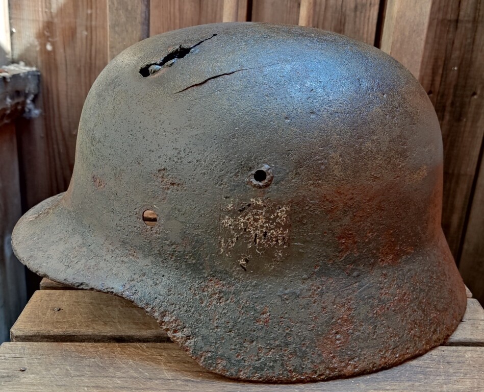 Wehrmacht helmet M40 / from Novgorod