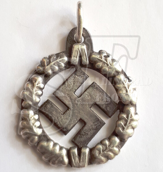 Patriotic pendant with a swastika