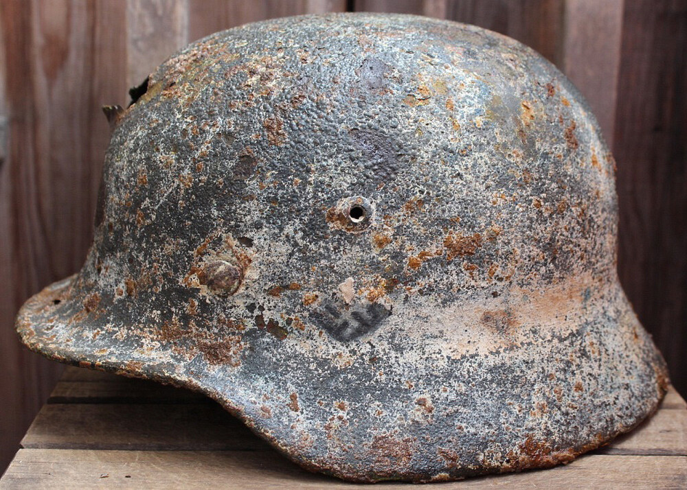 Winter camo Wehrmacht helmet M35 / from Novgorod