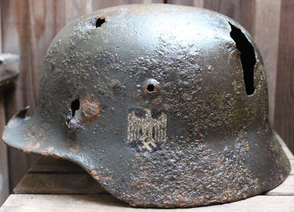 Wehrmacht helmet M40 / from Leningrad