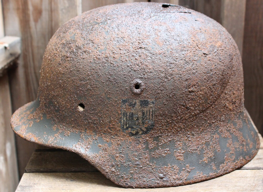 Wehrmacht helmet M40 / from Stalingrad
