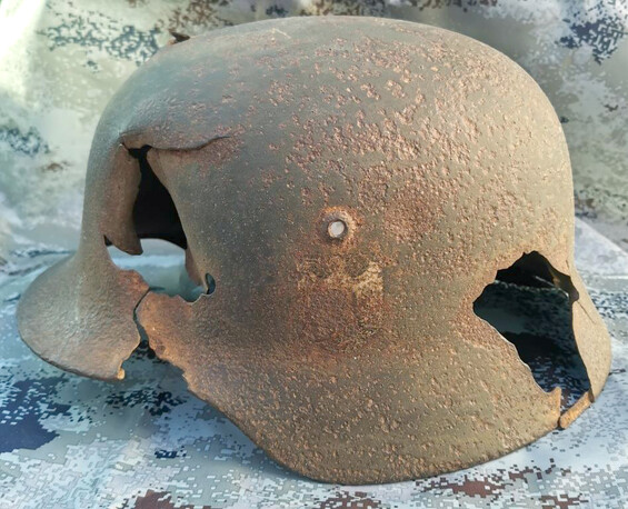 Wehrmacht helmet M35 / from Stalingrad