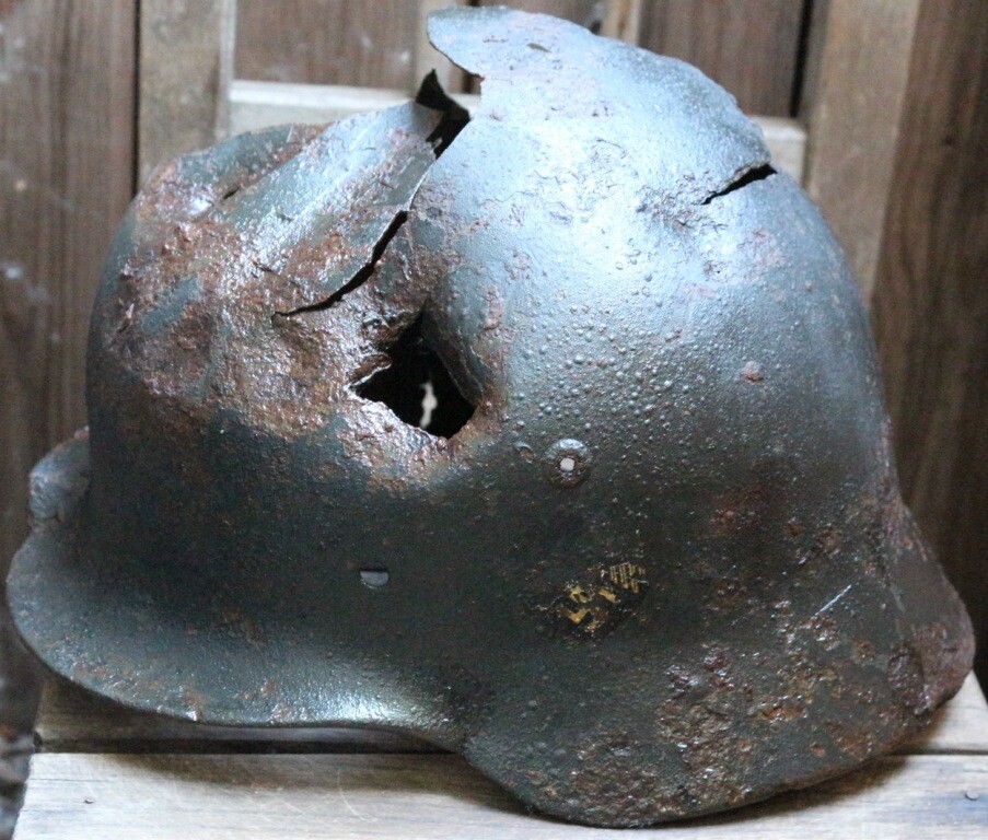 Wehrmacht helmet M40 / from Novgorod