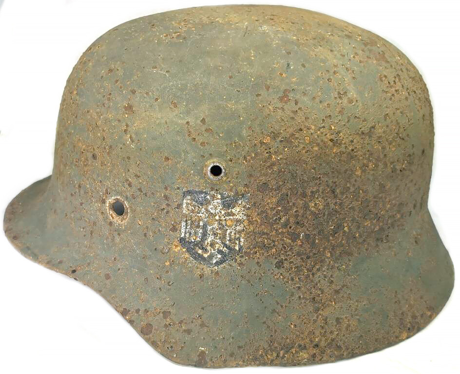 Wehrmacht helmet M35 / from Stalingrad