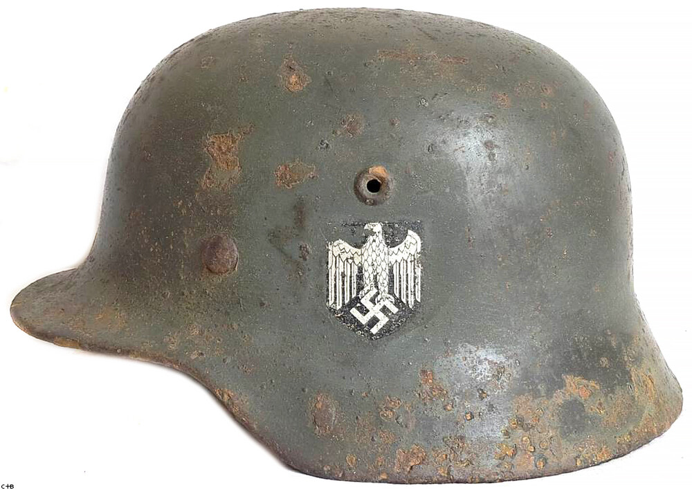 Wehrmacht helmet M40 / from Stalingrad