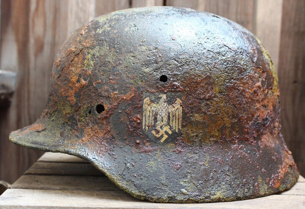 Wehrmacht helmet M40 / from Smolensk