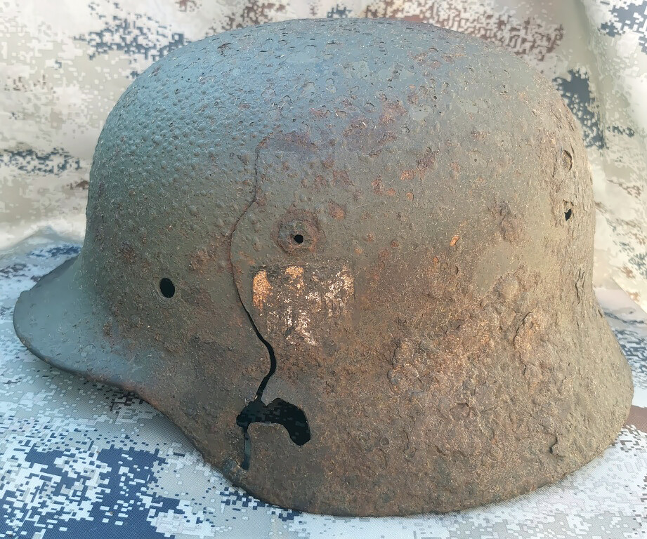 Wehrmacht helmet M35 / from Kursk