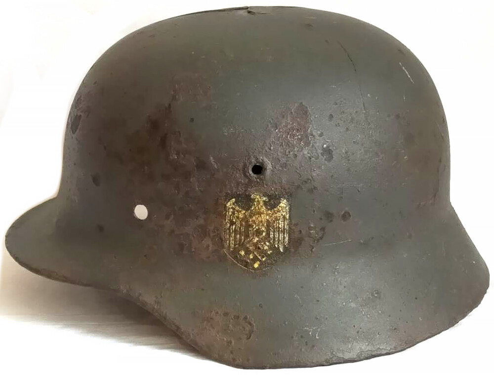 Wehrmacht helmet M40 / from Stalingrad