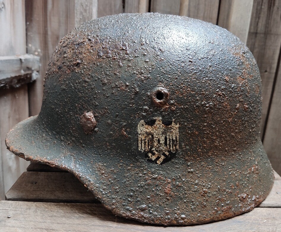 Wehrmacht helmet M40 / from Kursk