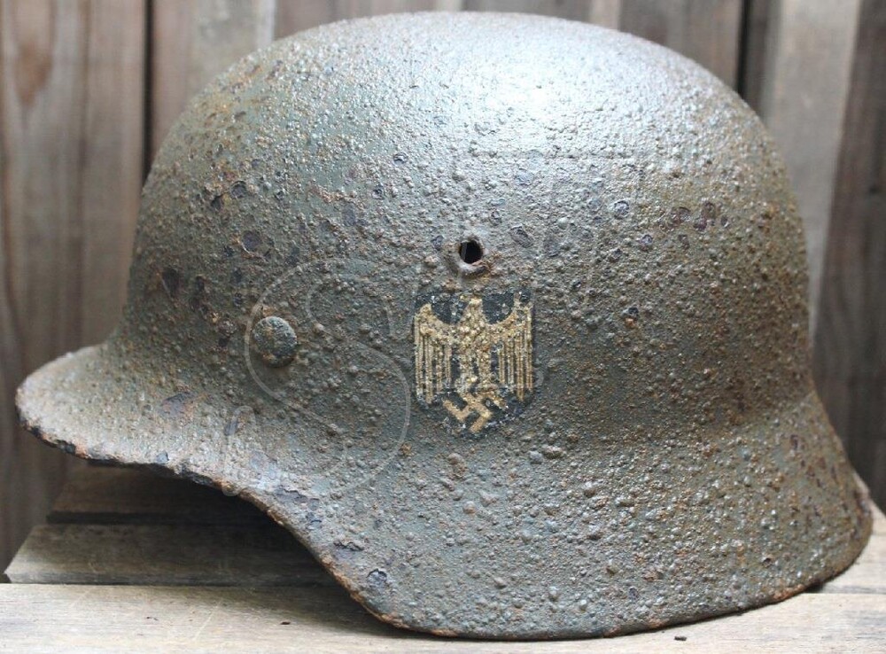 Wehrmacht helmet M40 / from Orel