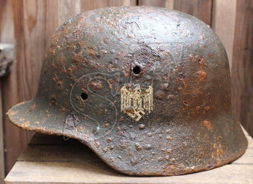 Wehrmacht helmet M40 / from Leningrad
