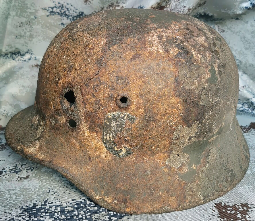 Wehrmacht helmet M40 / from Tula defensive operation
