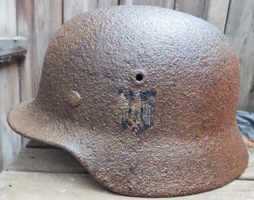 Wehrmacht helmet M40 / from Stalingrad
