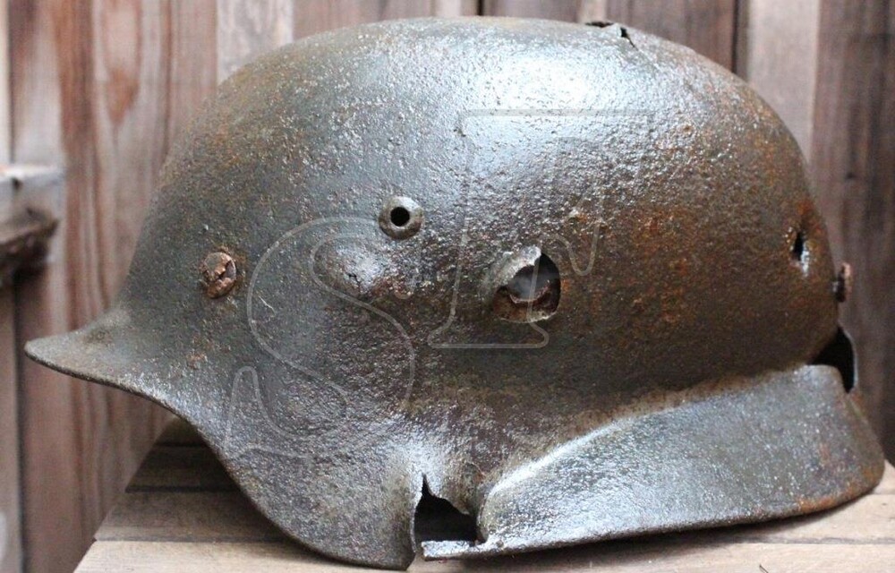 German helmet M35 / from Leningrad