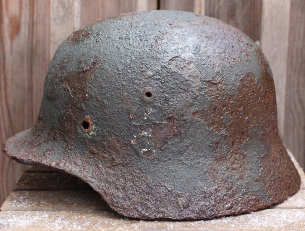 German helmet M35 / from Leningrad