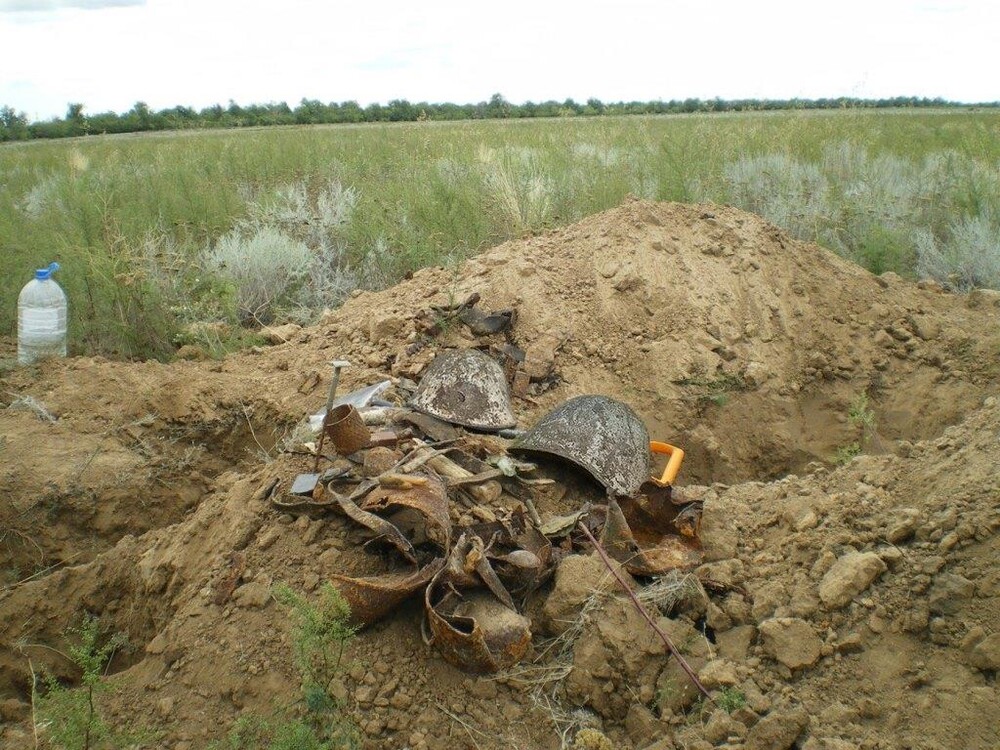 Winter camo Romanian helmet / from Stalingrad