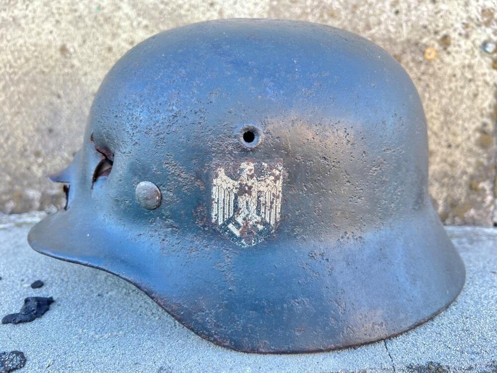 Wehrmacht helmet M40 / from Stalingrad