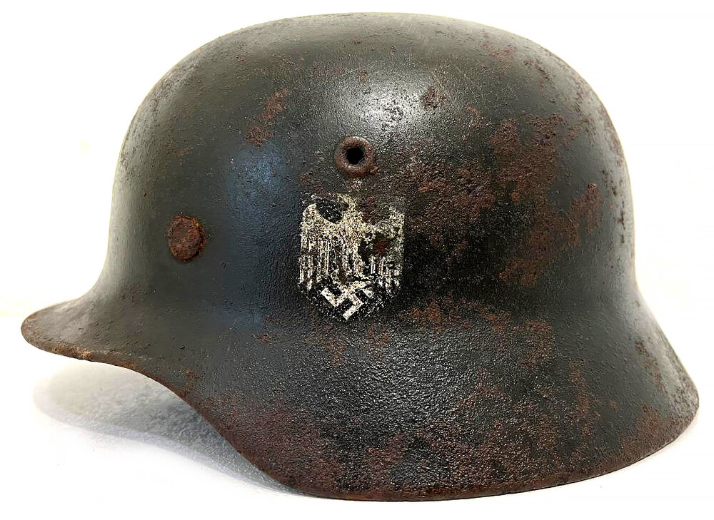 Wehrmacht helmet M40 / from Leningrad