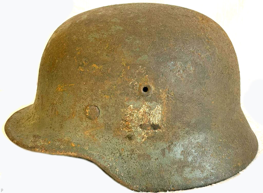Wehrmacht helmet M40 / from Stalingrad