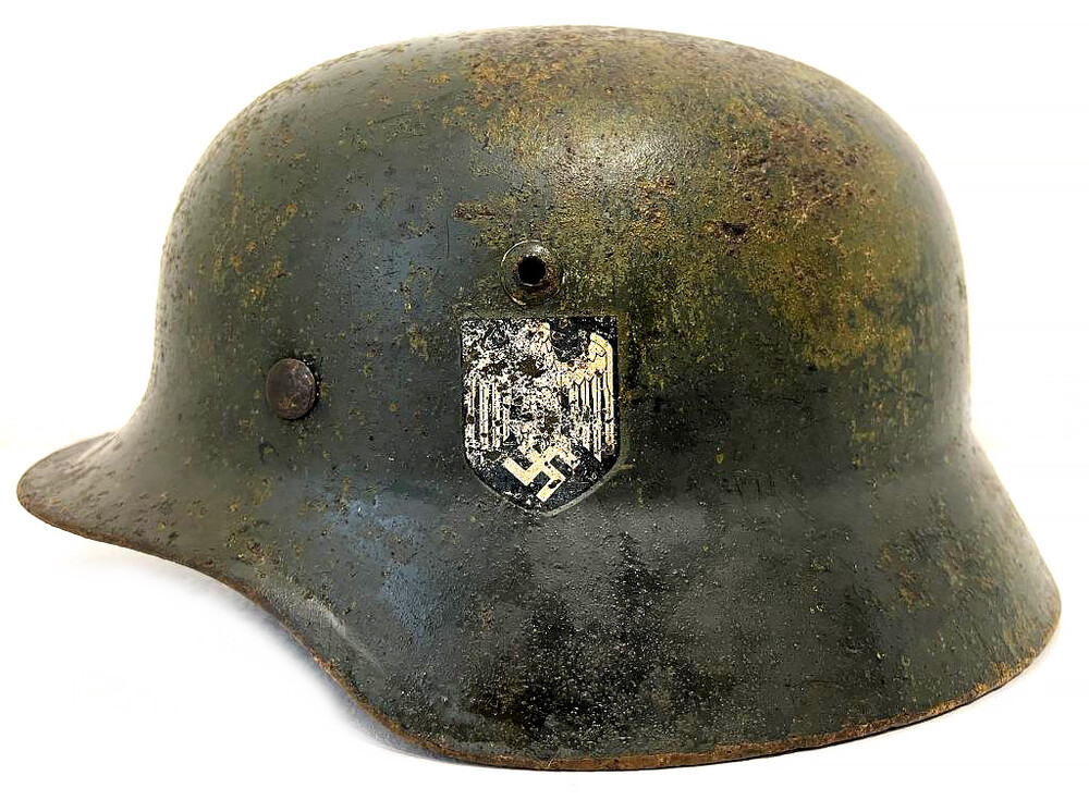 Wehrmacht helmet M35 / from Stalingrad