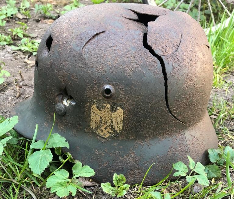 Wehrmacht helmet M35 DD / from Stalingrad