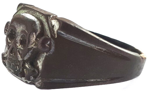 German WWII skull ring / from Stalingrad