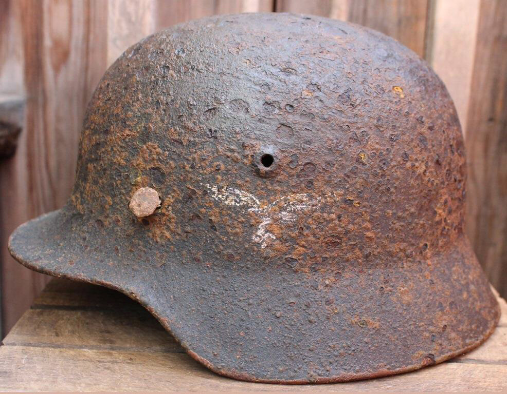 Luftwaffe helmet M40 / from Koenigsberg