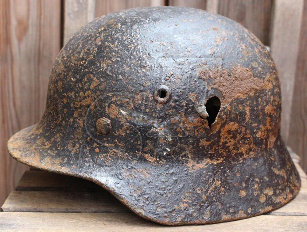 Luftwaffe helmet M40 / from Koenigsberg