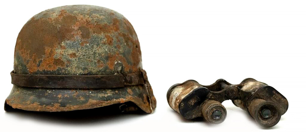Wehrmacht helmet M35 / from Stalingrad