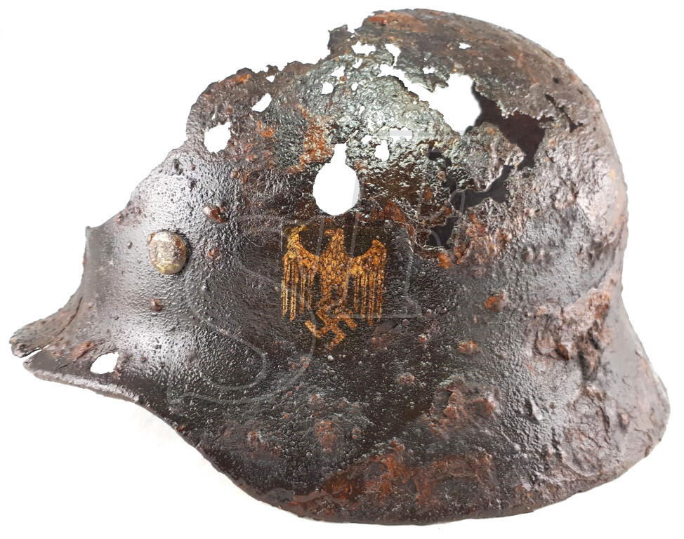 Wehrmacht helmet M35 / from Stalingrad