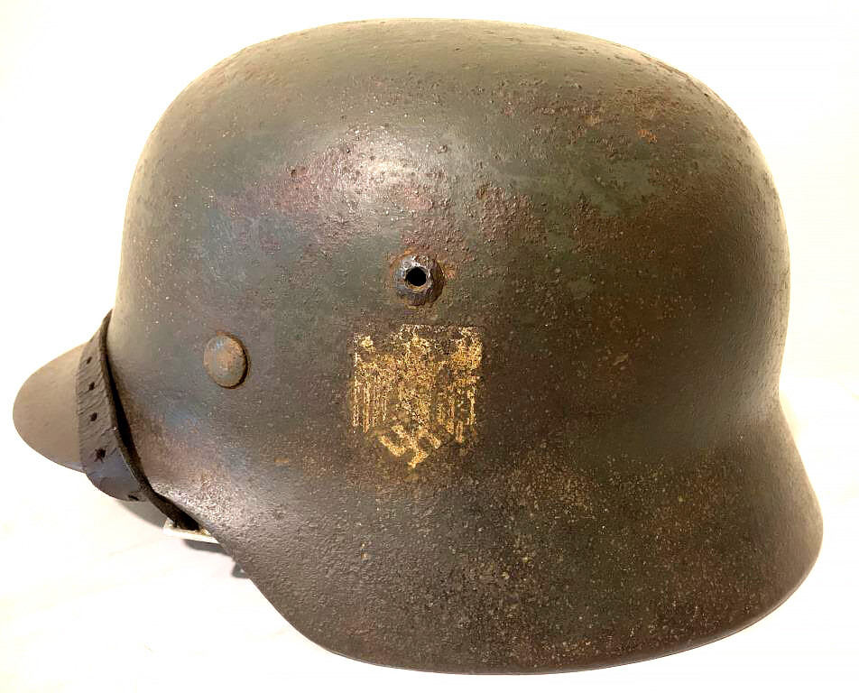 Wehrmacht helmet M35 / from Stalingrad