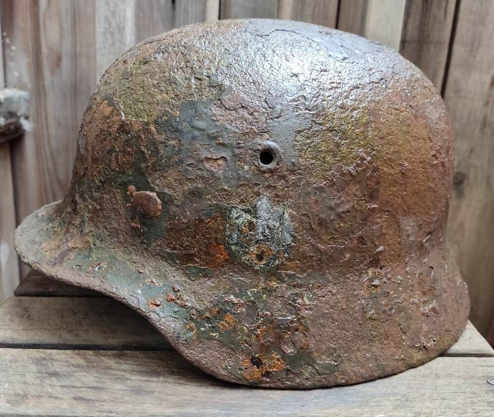 Wehrmacht helmet M40 / from Stalingrad
