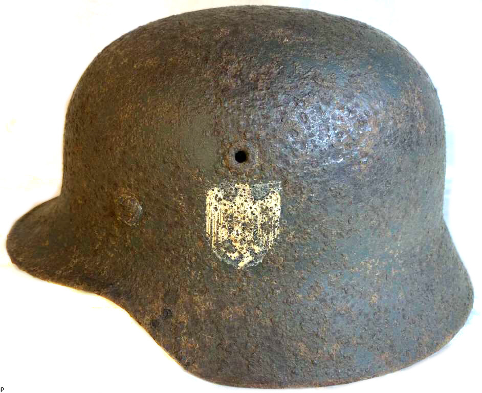 Wehrmacht helmet M40 / from Stalingrad