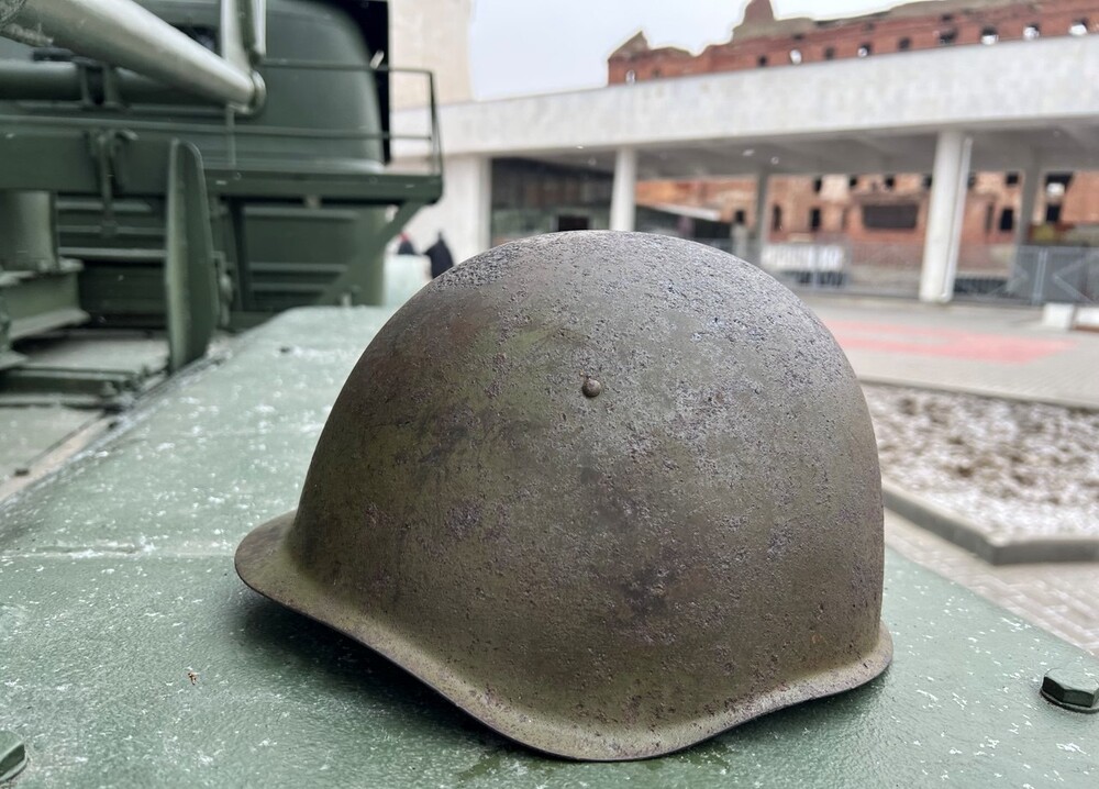 Soviet helmet SSh39 / from Stalingrad