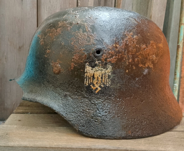 Wehrmacht helmet M40 / from Stalingrad