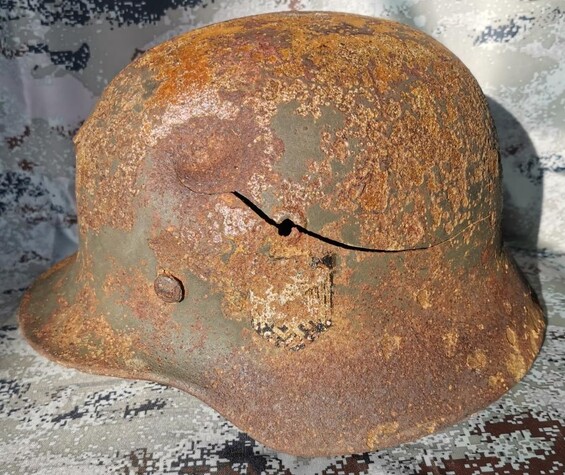 Wehrmacht helmet M40 / from Leningrad