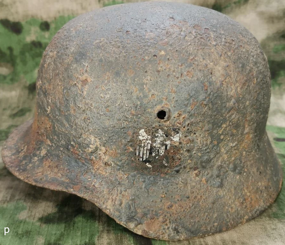 Wehrmacht helmet M35 DD / from Stalingrad