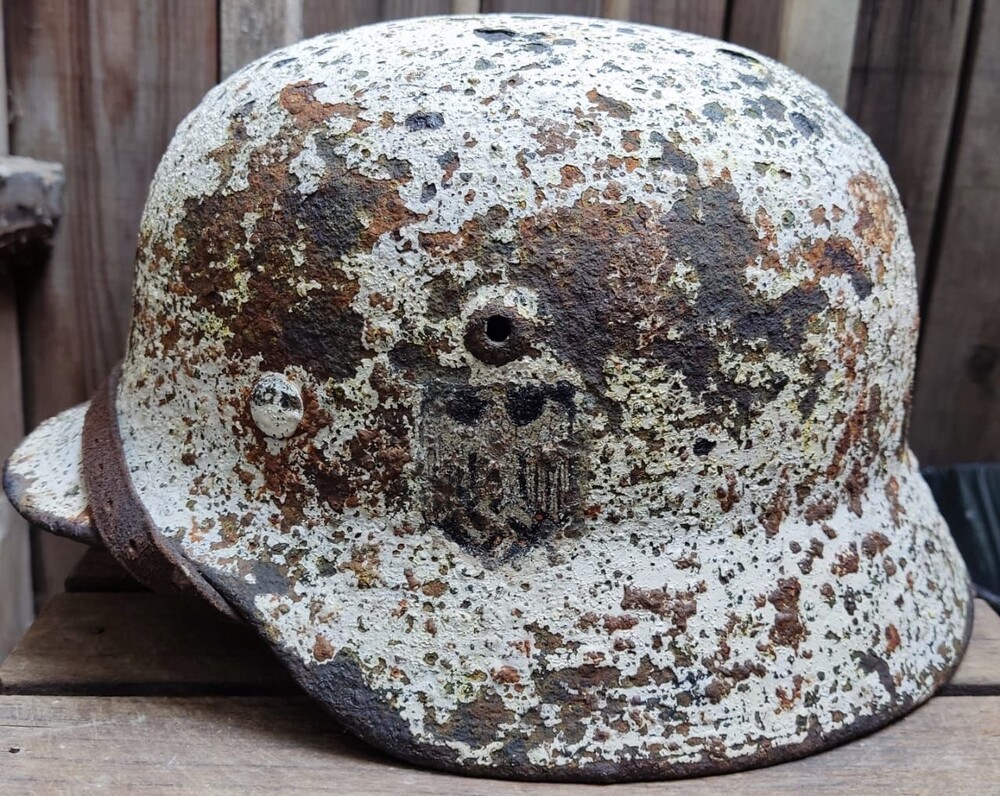 Winter camo Wehrmacht helmet M40 / from Stalingrad