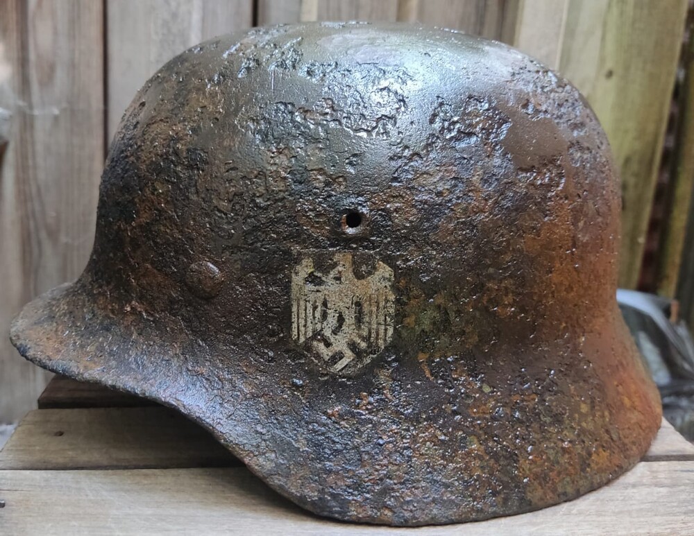 Wehrmacht helmet M40 / from Staraya Russa