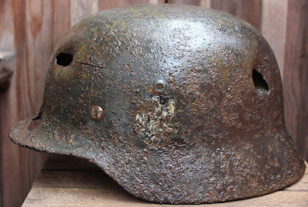 Wehrmacht helmet M35 / from Novgorod