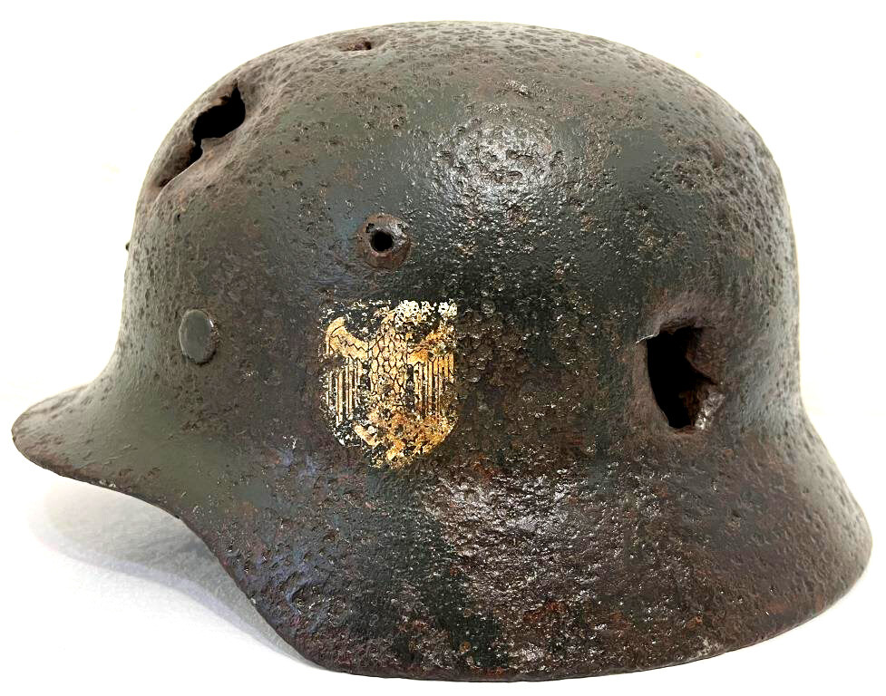 Wehrmacht helmet M40 DD / from Novorossiysk