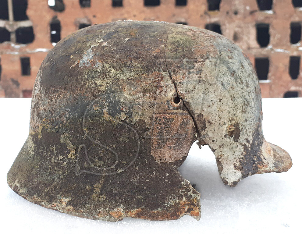German helmet М40, Waffen SS / from Leningrad