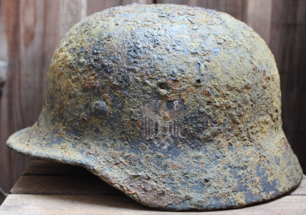 Wehrmacht helmet M40 / from Novgorod