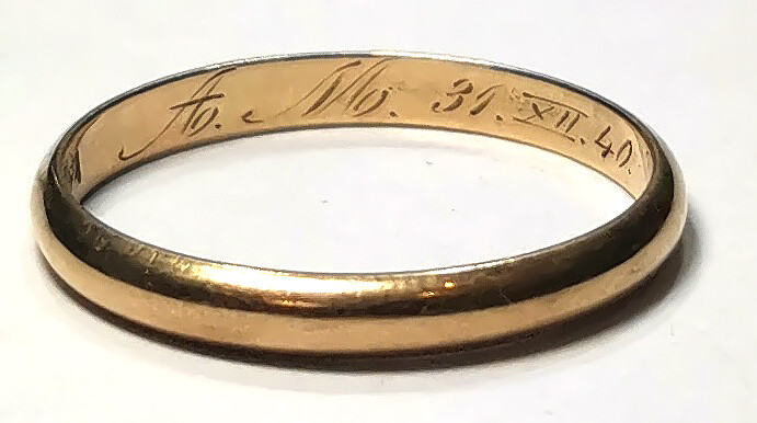 Gold wedding ring (585 gold samples) / from Stalingrad