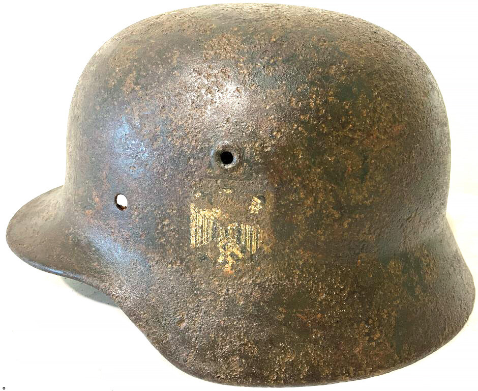 Wehrmacht helmet M40 / from Stalingrad