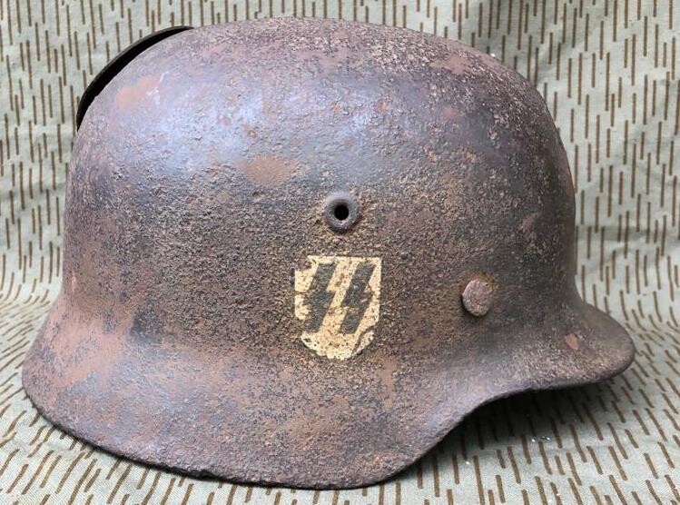 Waffen SS helmet M40 / from Rzhev
