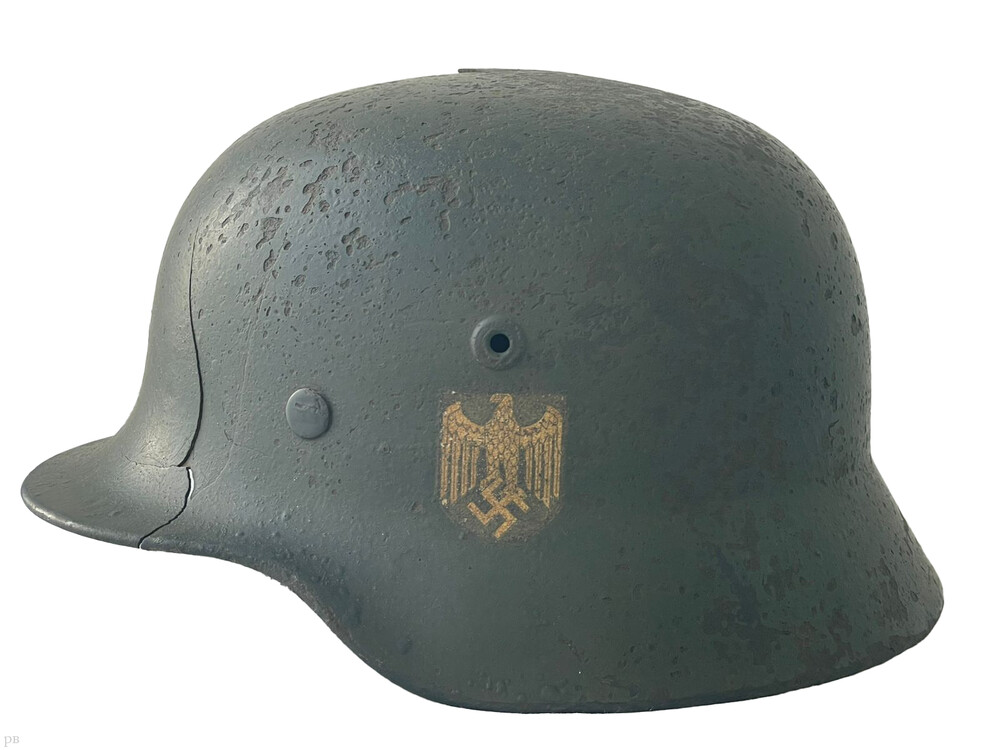 Wehrmacht helmet M40 / from Rzhev